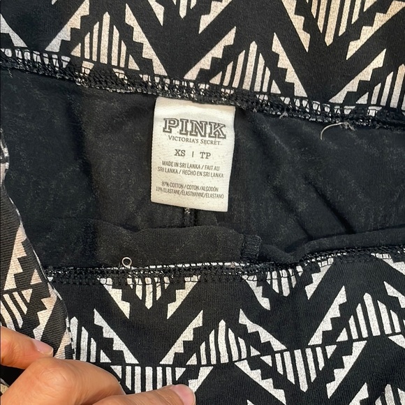 Black and White Patterned Leggings - Picture 3 of 3